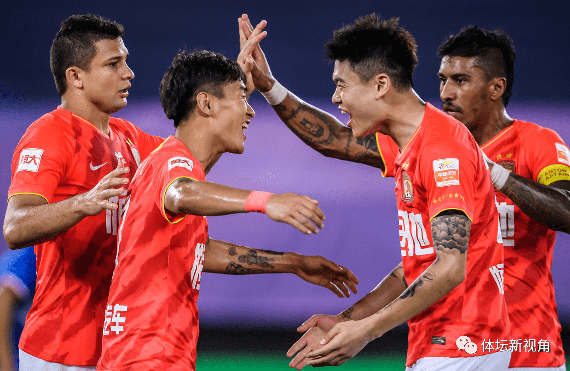 渝州山猫队守住胜果泰山雄鲨队,足球常规赛上演裁判判罚引热议!外援联手发威(昨日泰山队比赛结果最新消息)