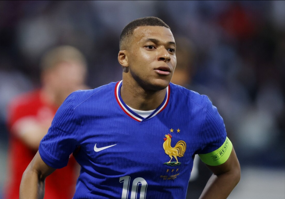  姆巴佩遭遇十二持续失利，塞尔维亚队教练压力巨大！观众掌声雷动