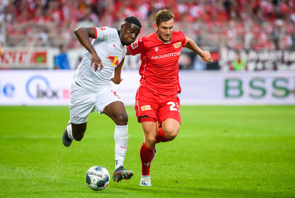 阿斯顿维拉训练开放日;清晨扳平良机引欢呼;德甲在即;数据趋势出现新变化(阿蒂斯吉尔摩数据)