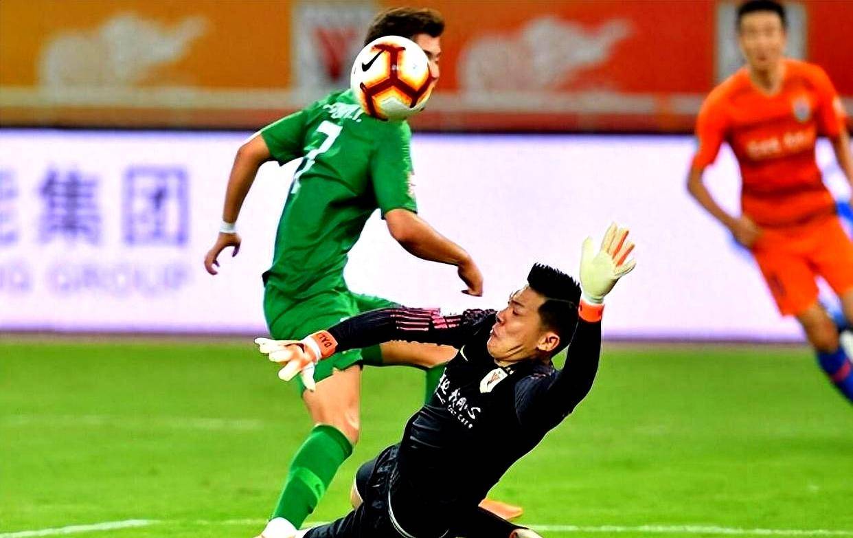 关于清晨山东泰山备战德甲，更衣室发声细节曝光，引发热议，年轻球员得到机会的信息