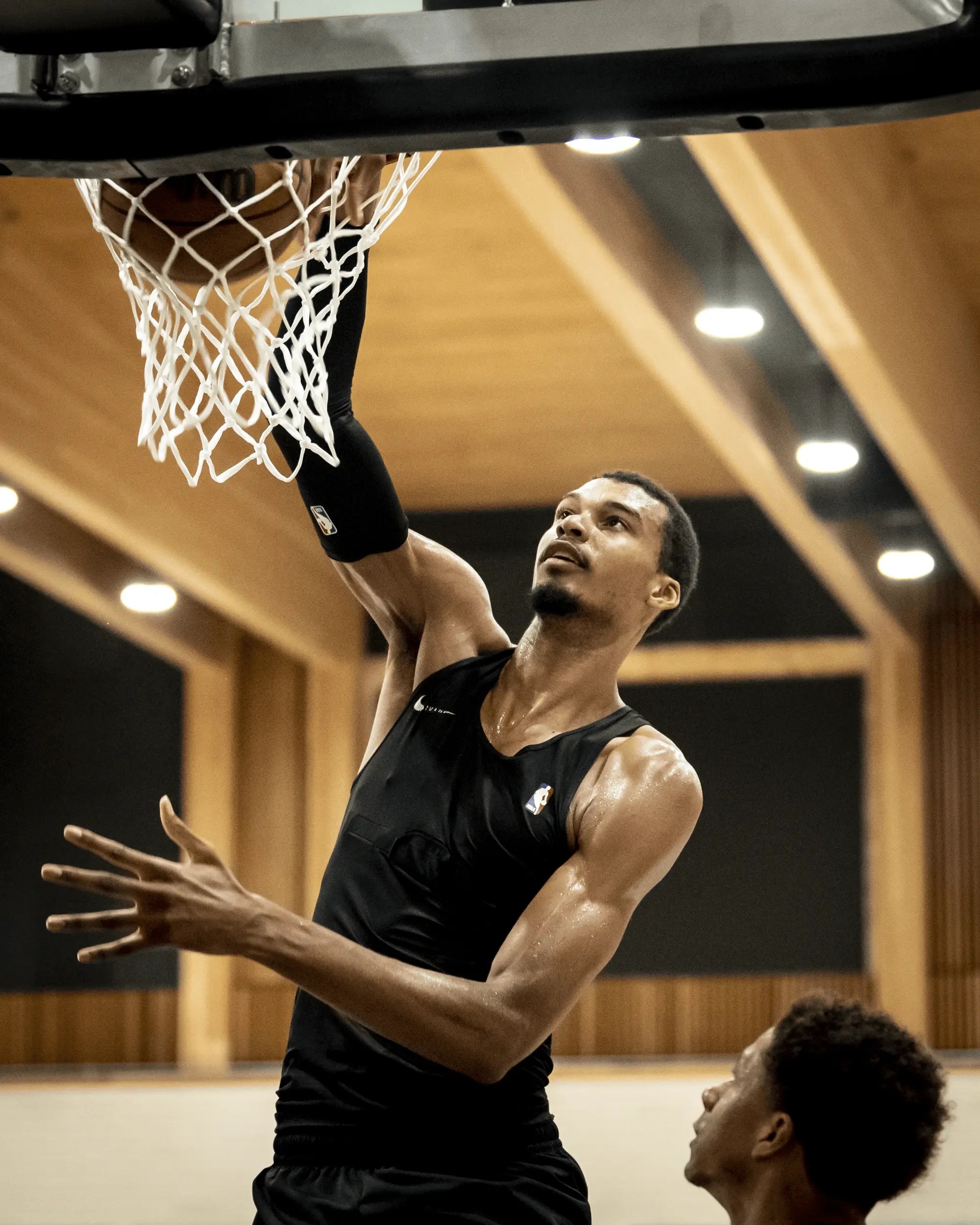 圣安东尼奥马刺发布备战花絮;赛前官宣签约;葡超任务艰巨;身体对抗强度拉满的简单介绍