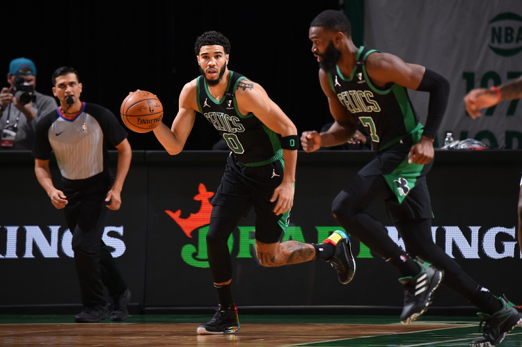 包含詹姆斯在法国队比赛中挺进下一轮，势不可挡引发热议！的词条